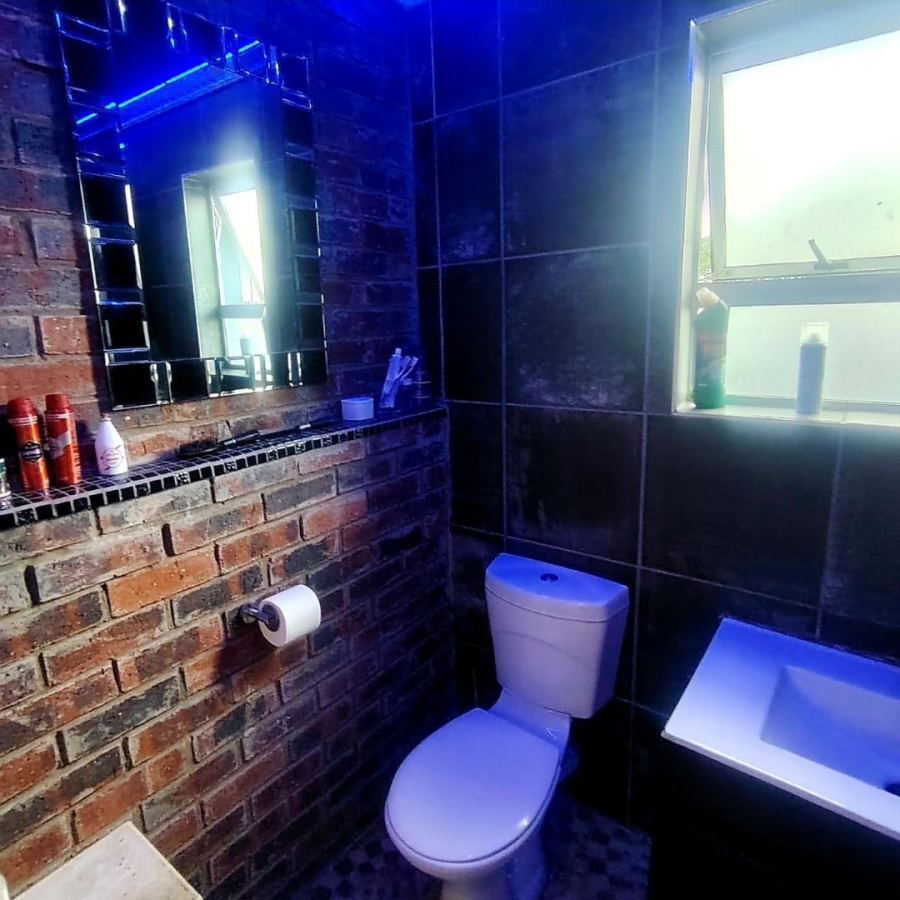 6 Bedroom Property for Sale in Highgate Eastern Cape